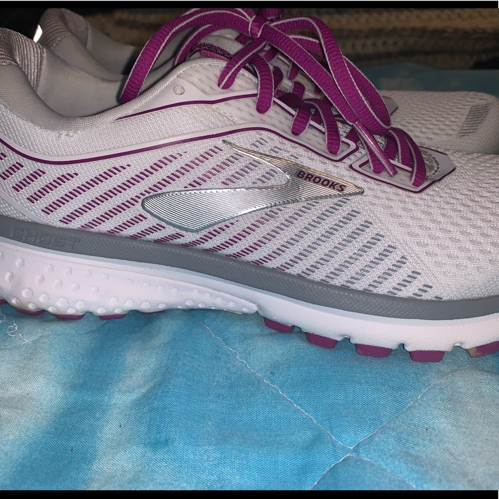 Size 9 Brooks (Ghost)